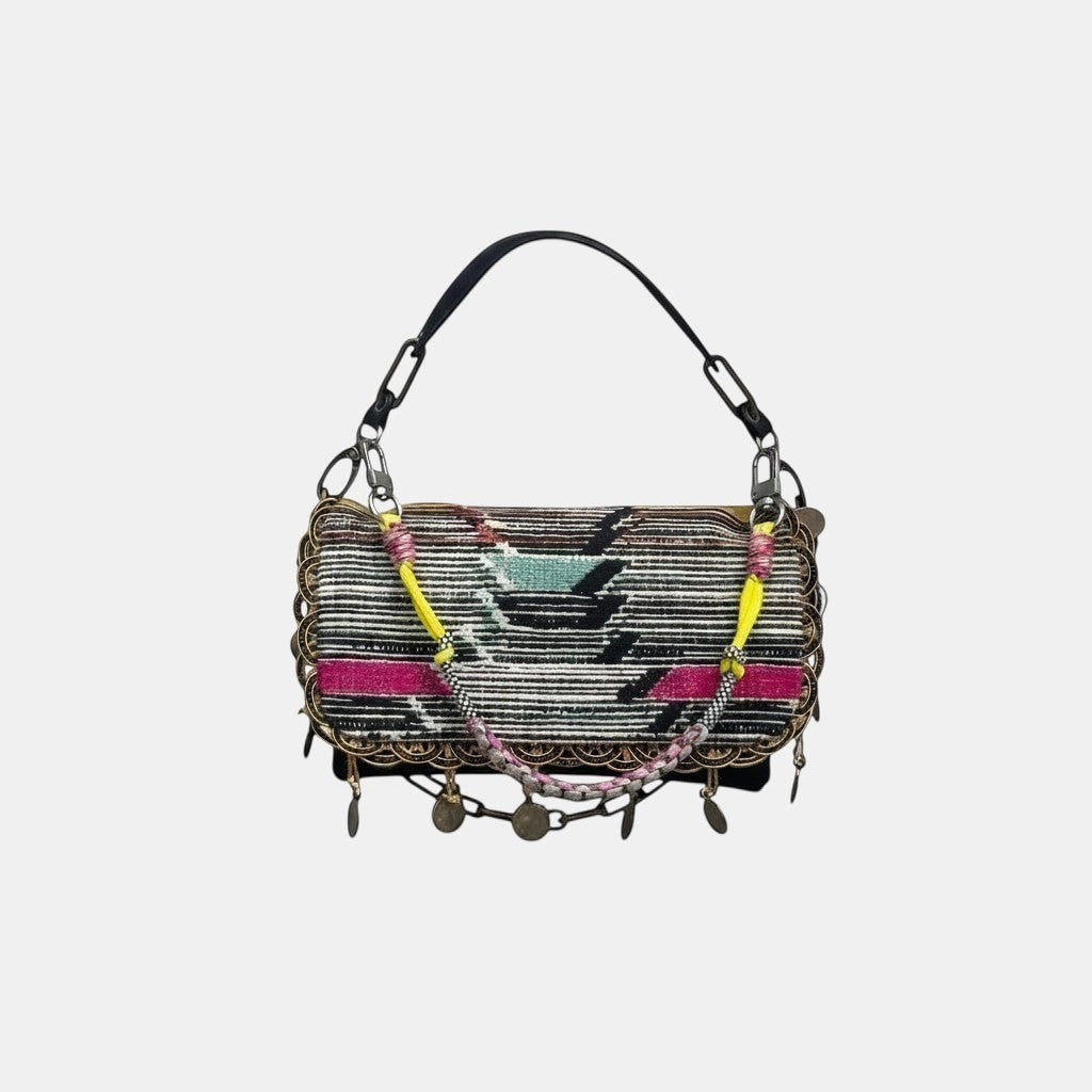 Anse de sac La Stella Juicy Gemma en cordon tressé rose, jaune et turquoise avec finitions métalliques décoratives.